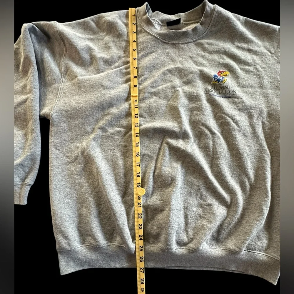 Kansas University Alumni Association Sweatshirt • Size L